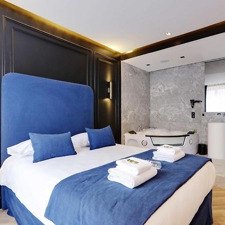 Couples Getaway Unit With Jacuzzi - City Center Париж Екстериор снимка