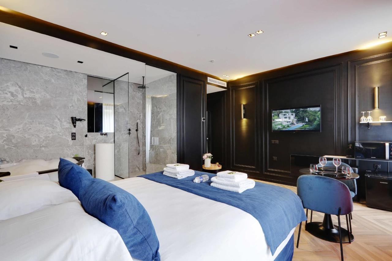 Couples Getaway Unit With Jacuzzi - City Center Париж Екстериор снимка